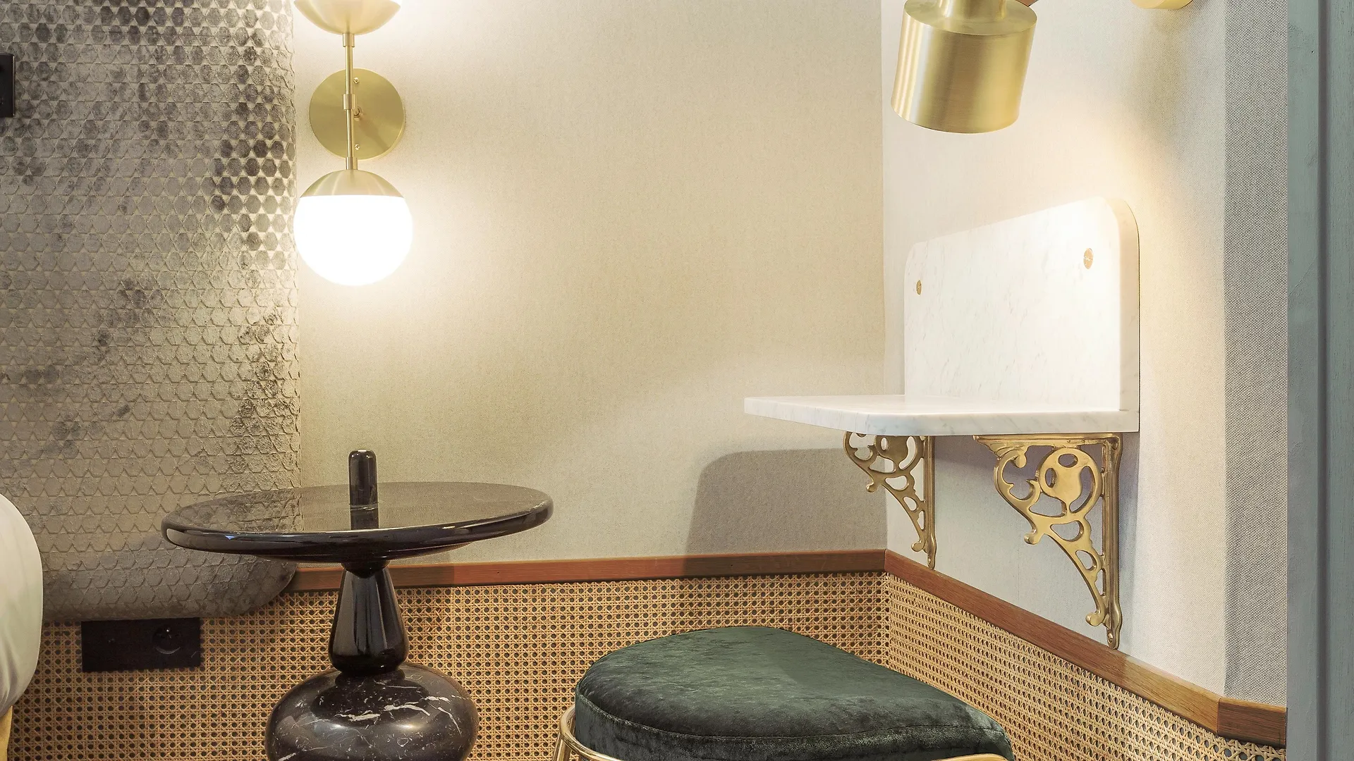Handsome Hotel 3*